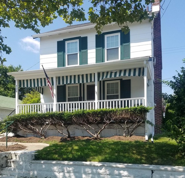Building Photo - 305 3rd Ave