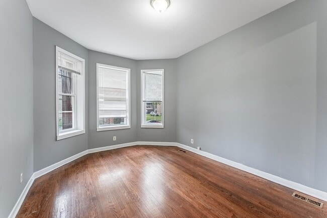 Building Photo - 1426 S Avers Ave