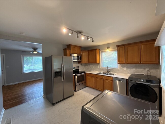 Foto del edificio - 9536 Trinity Rd