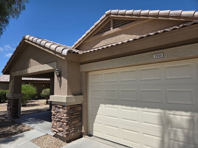 Building Photo - Goodyear 3 Bedroom / 2 Bath with RV Gate!