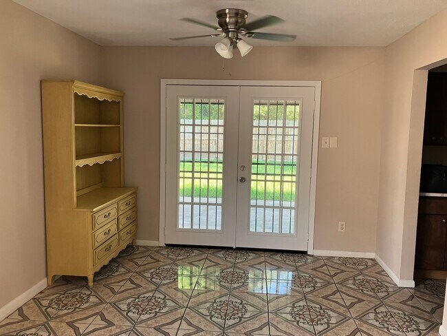 Foto del edificio - 1315 Peach Spring Dr