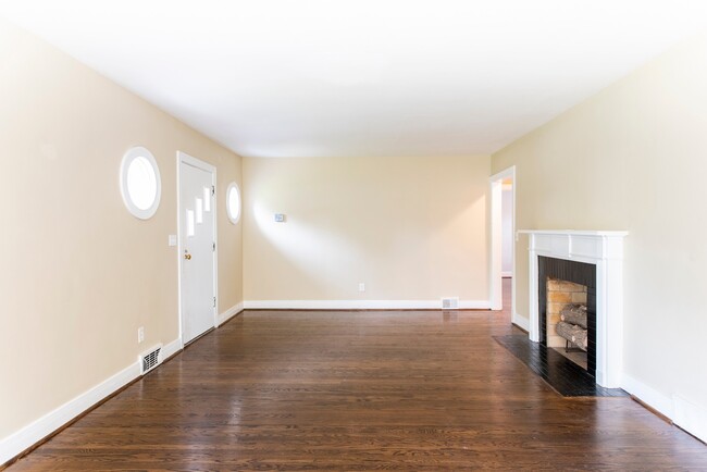 Foto del edificio - 3BR/2BA Ranch Near The Desirable Highlands!