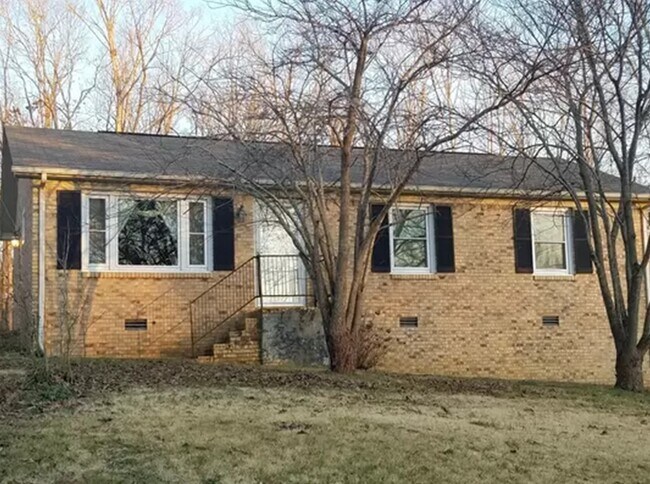 Building Photo - 123 Eze Avenue