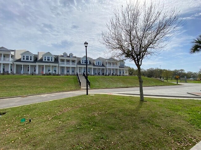 Foto del edificio - Furnished luxury riverfront condo for rent