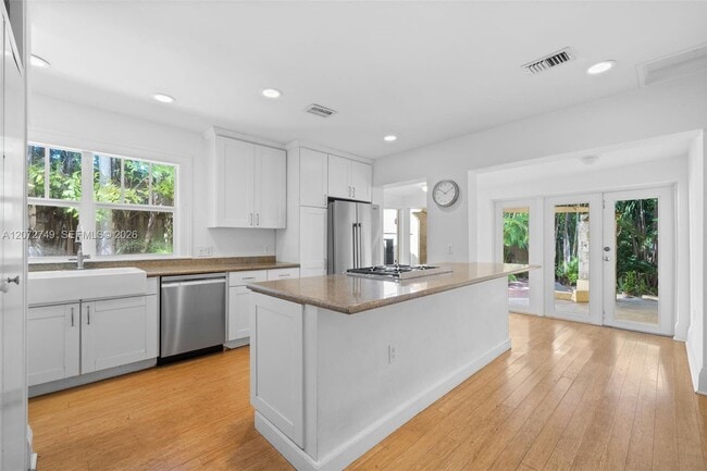 Building Photo - 2521 Inagua Ave