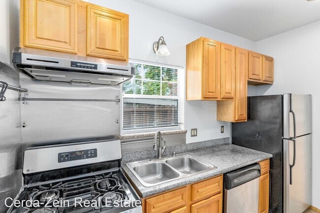 Building Photo - 3 br, 2 bath House - 967 Park Street #B