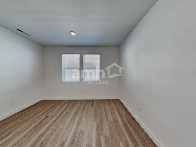 Foto del edificio - 4751 85th Dr NE