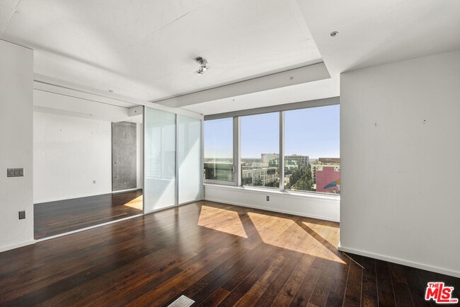 Foto del edificio - 1155 S Grand Ave