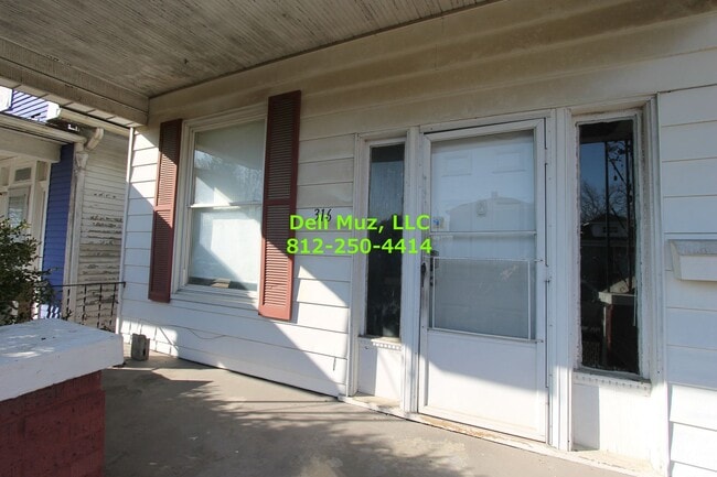 Building Photo - Beautiful 2 Bedroom, 1 Bath House with W/D Hookups