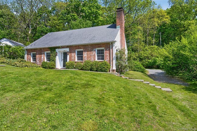 Building Photo - 490 Duck Pond Rd