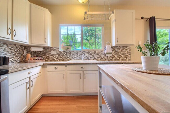 Building Photo - 15641 Longford Dr