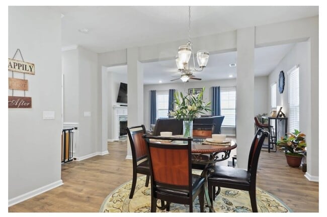 Kitchen area dining space - 7 Warblers Way