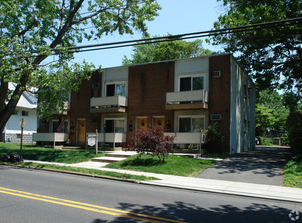 Primary Photo - 312-318 E Clements Bridge Rd
