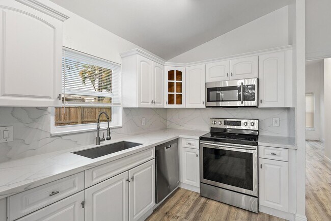 Foto del edificio - 14576 Sunset Pine Dr