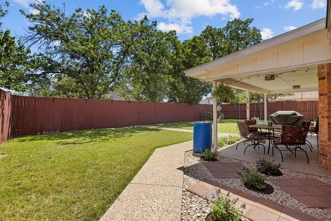 Building Photo - 3700 Fairmont Dr