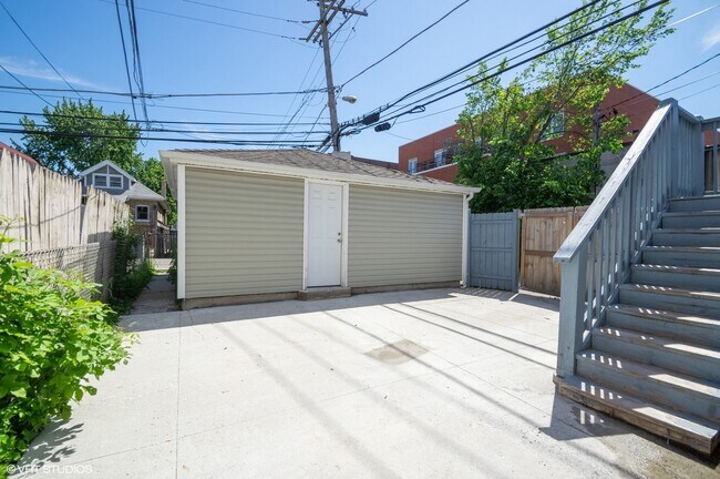 Foto del edificio - 3943 W Addison St