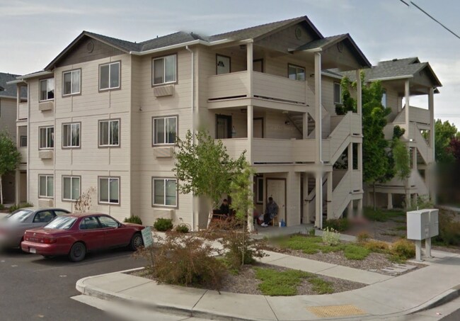 Building Photo - 525 Western Ave