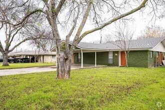 Building Photo - 1809 Magnolia Dr