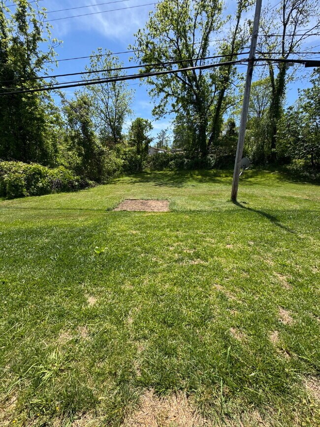 Foto del edificio - "Charming 3-Bedroom Retreat in Hendersonville - Cozy 1314 Sq Ft Home Awaits!"