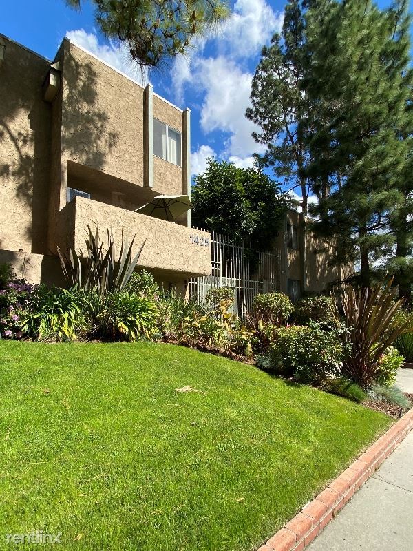 Building Photo - 1425 E Orange Grove Blvd