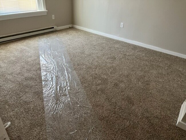 Building Photo - 136 N Spring St