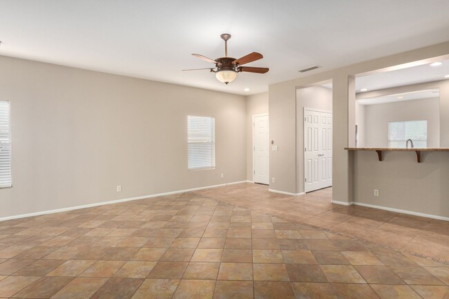 Foto del edificio - Check out this 3 bed/2 bath LARGE CORNER LOT!
