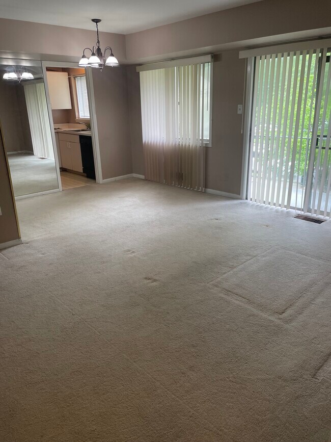 Dining room with mirrored walls/living room - 10638 Weymouth St
