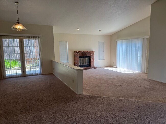 Building Photo - Rocklin home close to shopping