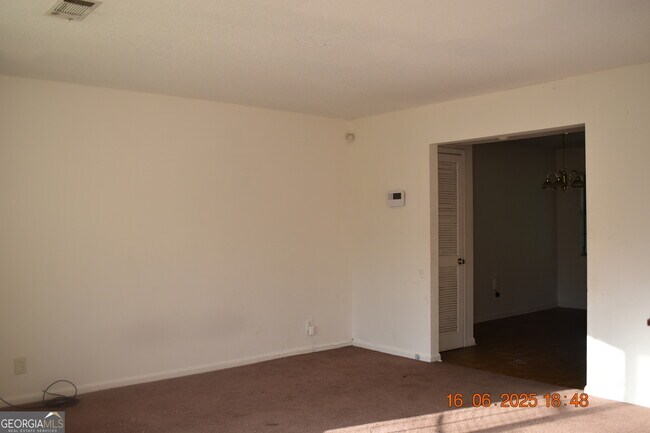 Building Photo - 4934 Log Cabin Dr