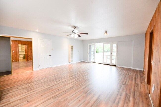 Building Photo - Darling 1 bedroom 1 bath guest house in Rancho Carrillo!