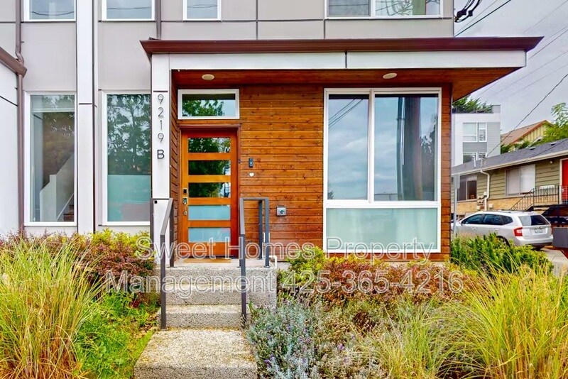 Foto principal - 9219 Linden Ave N