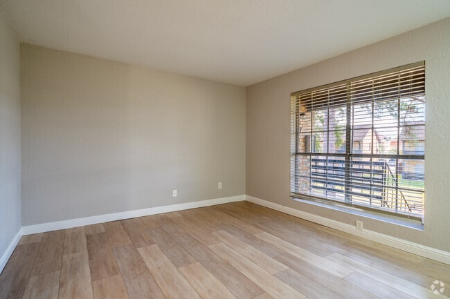 1BR, 1BA - 722SF - Living Room - Dowlen Green Apartments