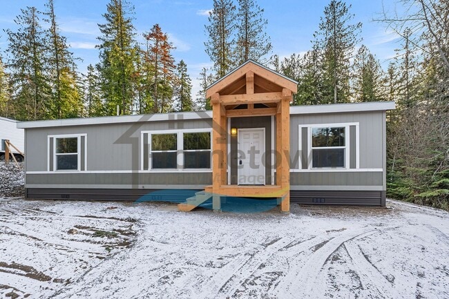 Building Photo - 3 Bedroom 2 Bathroom Home on a Private Lot out in the Country Near Sagle!