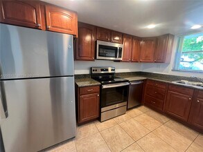 Building Photo - 9371 Fontainebleau Blvd