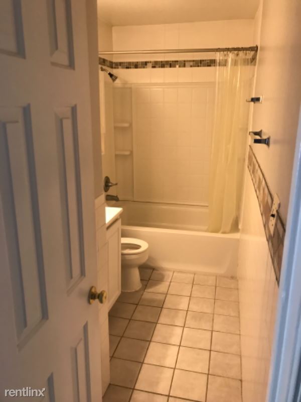 Building Photo - 2 br, 1 bath Condo - 829 23rd Street