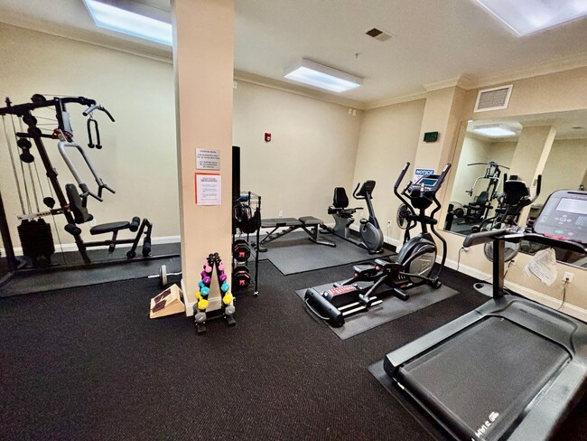 Building Photo - 1 bedroom/ 1 bathroom- Bennington on the Park