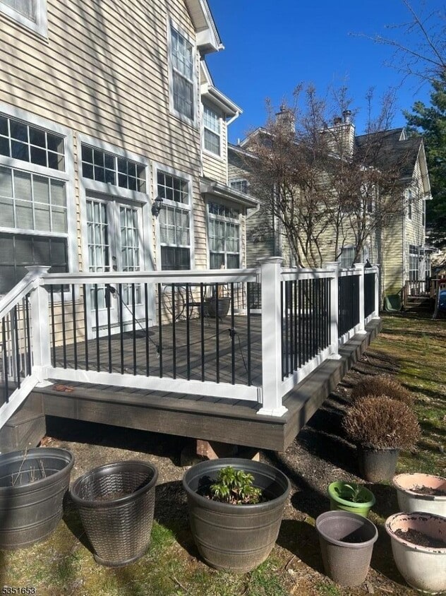 Building Photo - 48 Landau Rd