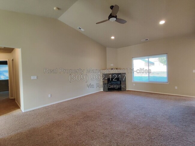 Building Photo - 2667 Torrey Pines Way
