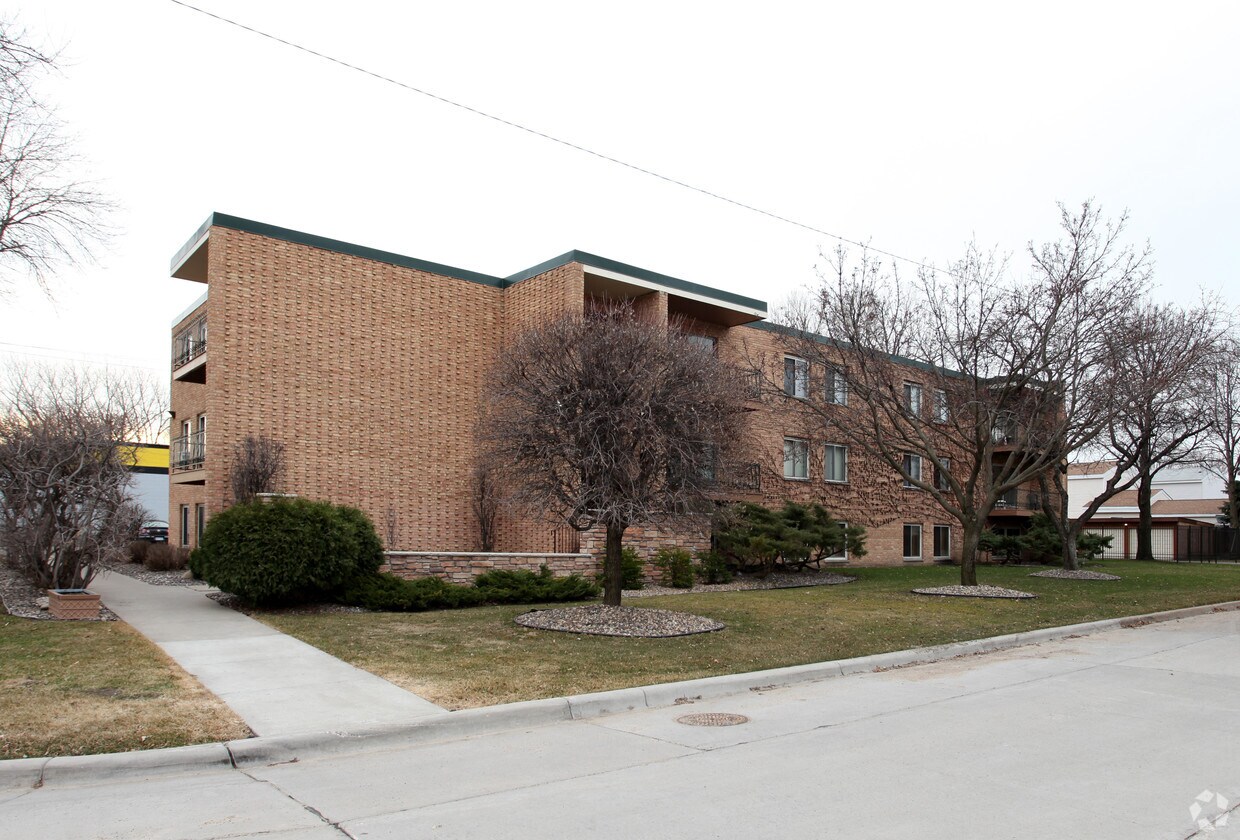 Foto principal - 3647 McKinley St NE