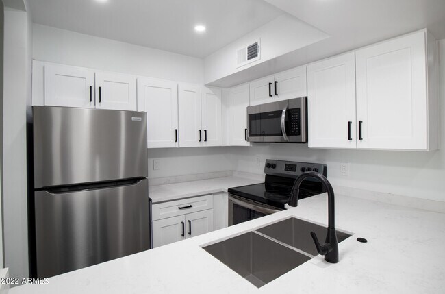 Foto del edificio - 4310 N 78th St