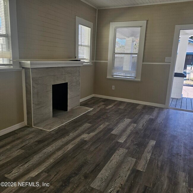 Foto del edificio - 7114 Edge St