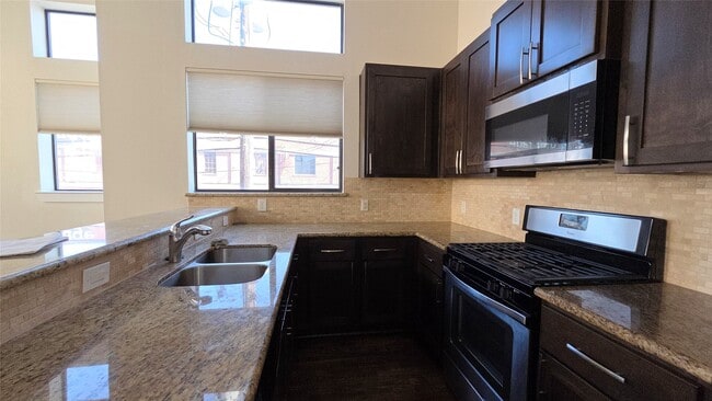 Building Photo - 103 Adam Ln