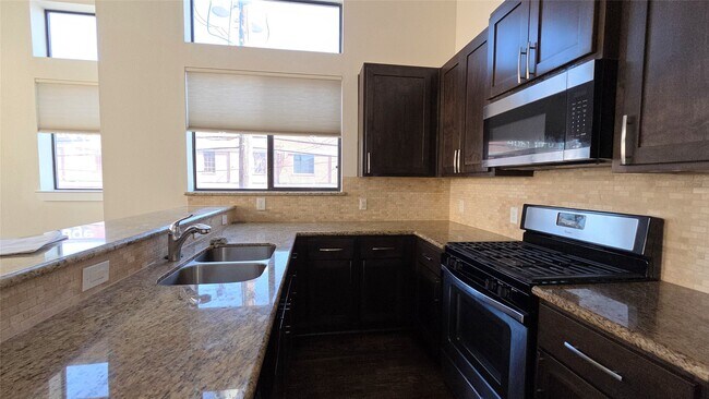 Foto del edificio - 103 Adam Ln