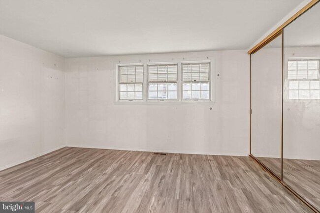 Building Photo - 3212 Birch Rd