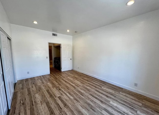 Foto del edificio - 5420 Sylmar Ave