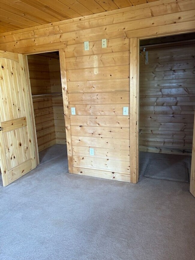 Building Photo - Gorgeous Log Home with infloor heat.  Two level lots with RV parking and dumpstation.