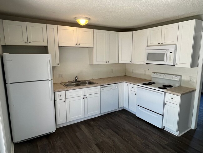 Foto del edificio - 1st Floor 2 Bed, 1 Bath Condo in Concord