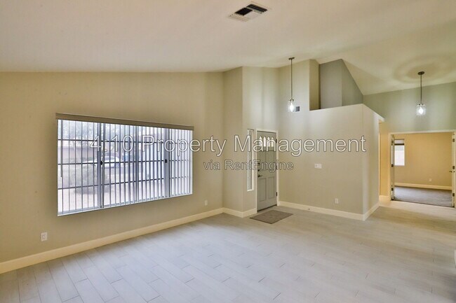 Foto del edificio - 4230 E Woodland Dr