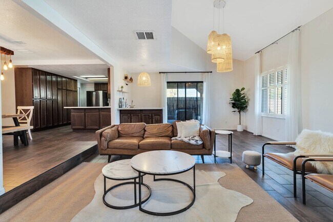 Foto del edificio - COMING SOON! Must See 4 bedroom 2 bath Home