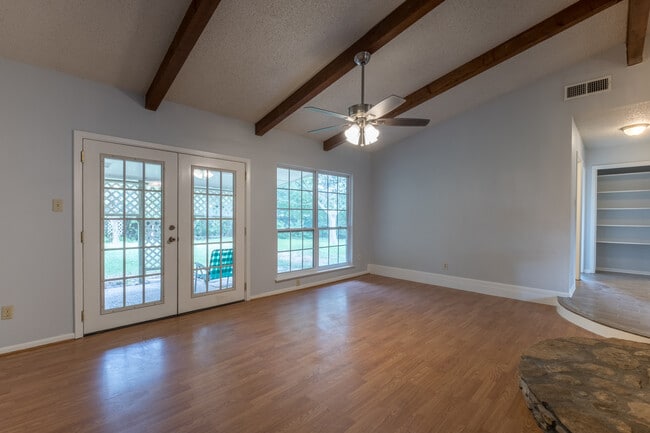 Building Photo - Spacious 3-Bedroom Home on a Large Corner ...